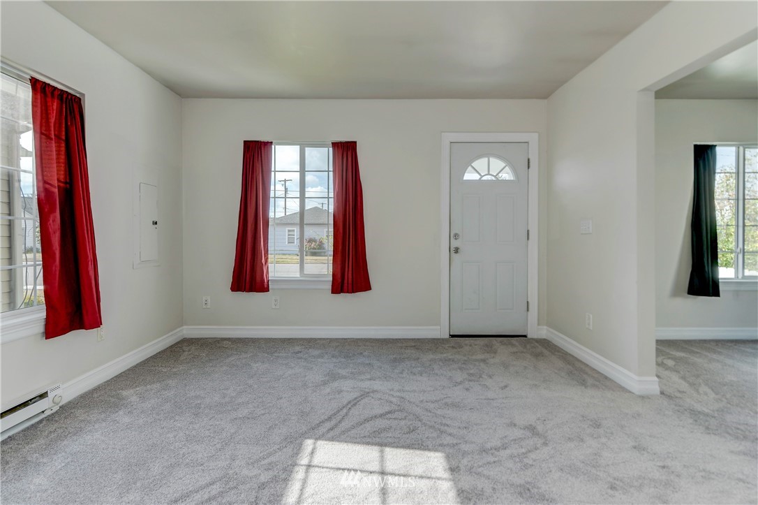 176 Southwest Cascade Avenue Chehalis, WA 98532 - Photo 4 of 24 Gallery Image 4