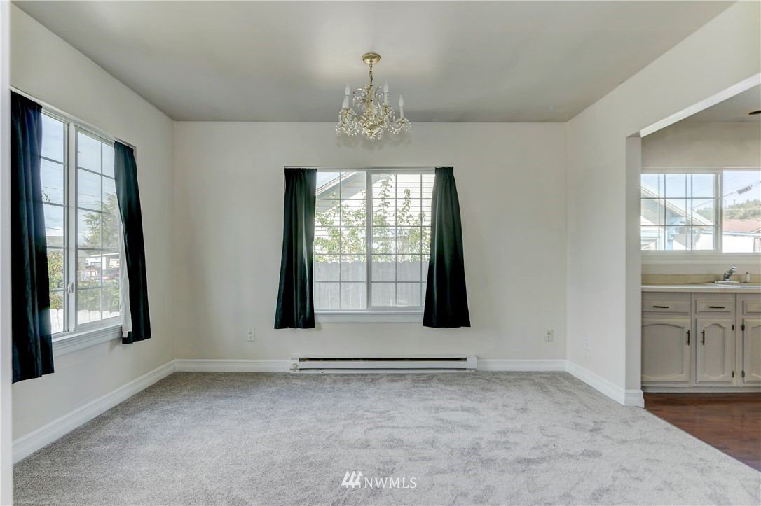 176 Southwest Cascade Avenue Chehalis, WA 98532 - Photo 6 of 24 Gallery Image 6