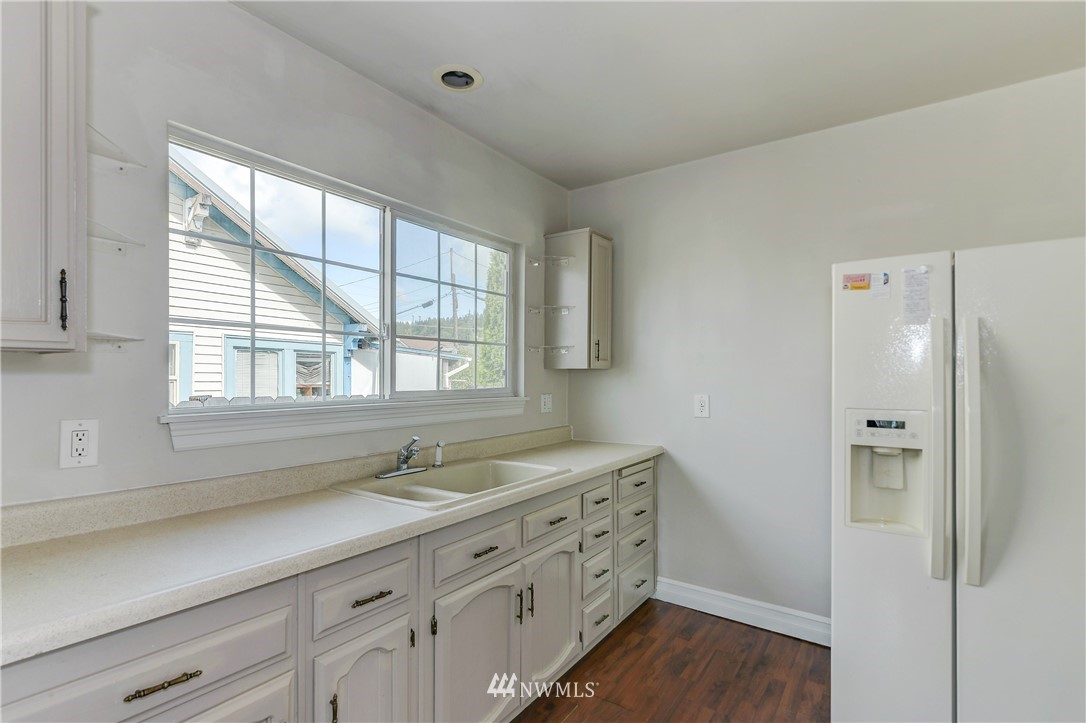 176 Southwest Cascade Avenue Chehalis, WA 98532 - Photo 10 of 24 Gallery Image 10