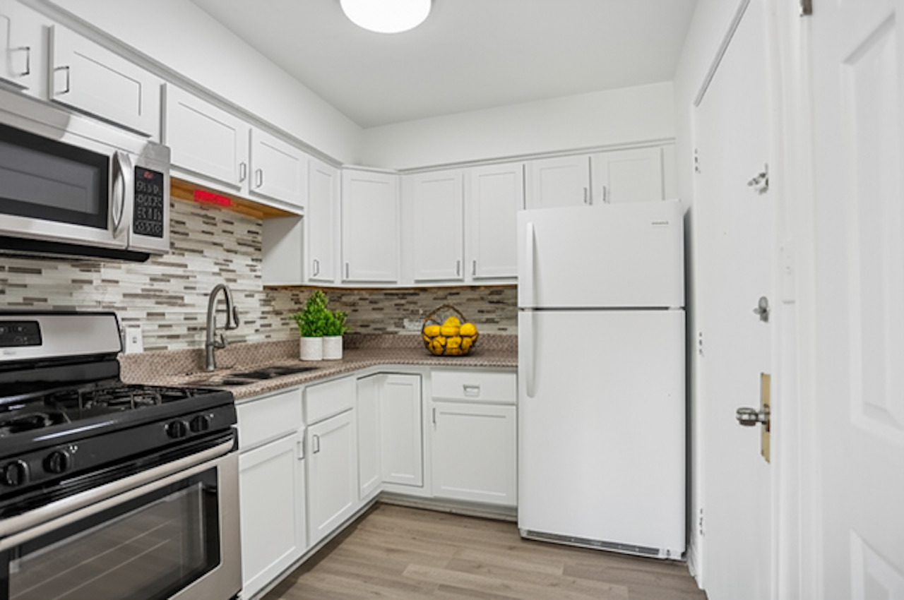 7531 Roberts Road, Unit 2C Bridgeview, IL 60455 - Photo 2 of 7