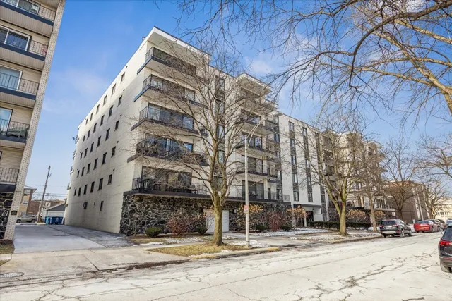 $190,000 | 211 Elgin Avenue, Unit 2E, Forest Park, IL 60130