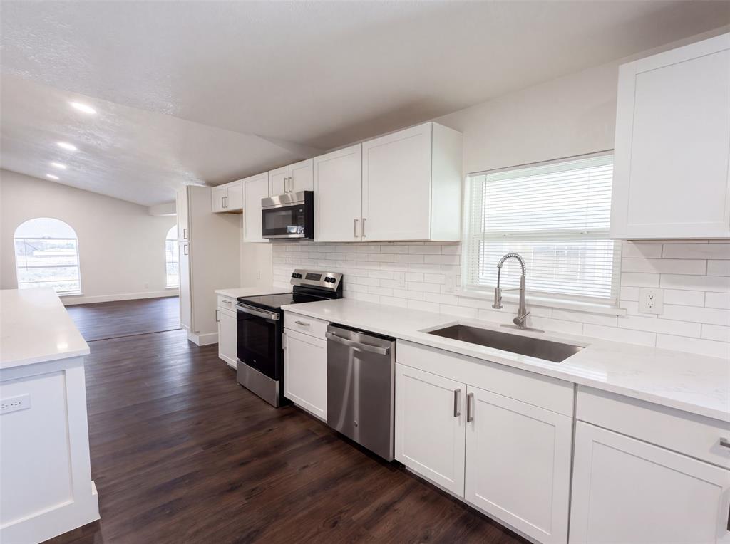 3111 Windsor Road Carrollton, TX 75007 - Photo 6 of 20
