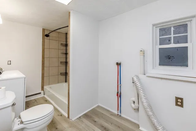 $1,950 | 13 Greenwood Street, Unit 1, Gardner, MA 01440