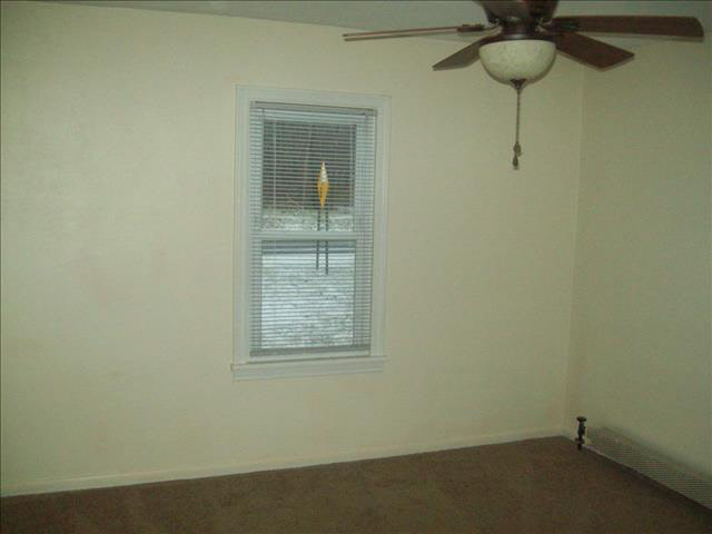 6838 Summerfield Road Temperance, MI 48182 - Photo 6 of 14 20388322-5.JPG
