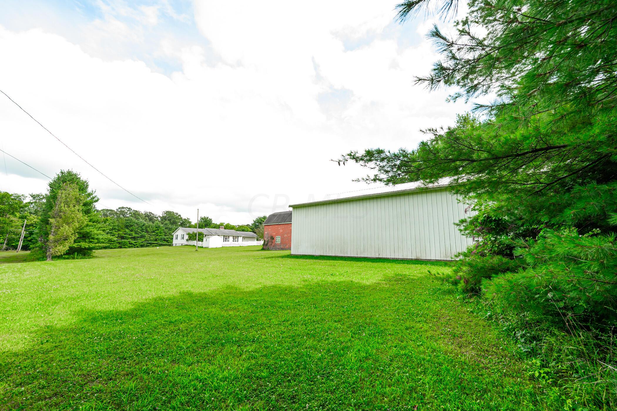 7331 Northridge Road Johnstown, OH 43031 - Photo 15 of 20 7331 northridge 059arns and yard