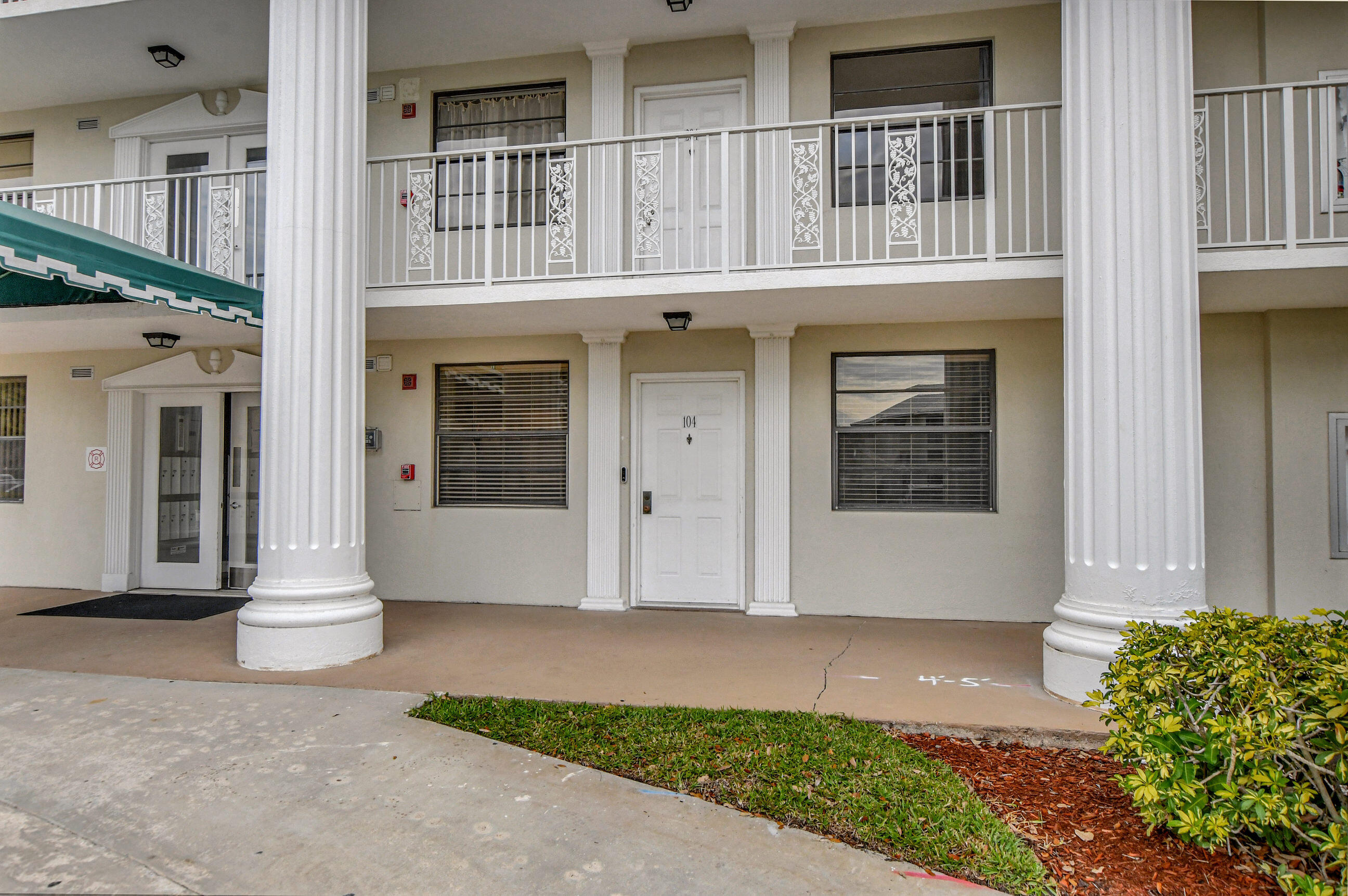 6109 Balboa Circle, Unit 104 Boca Raton, FL 33433 - Photo 3 of 37 03_dsc_0001