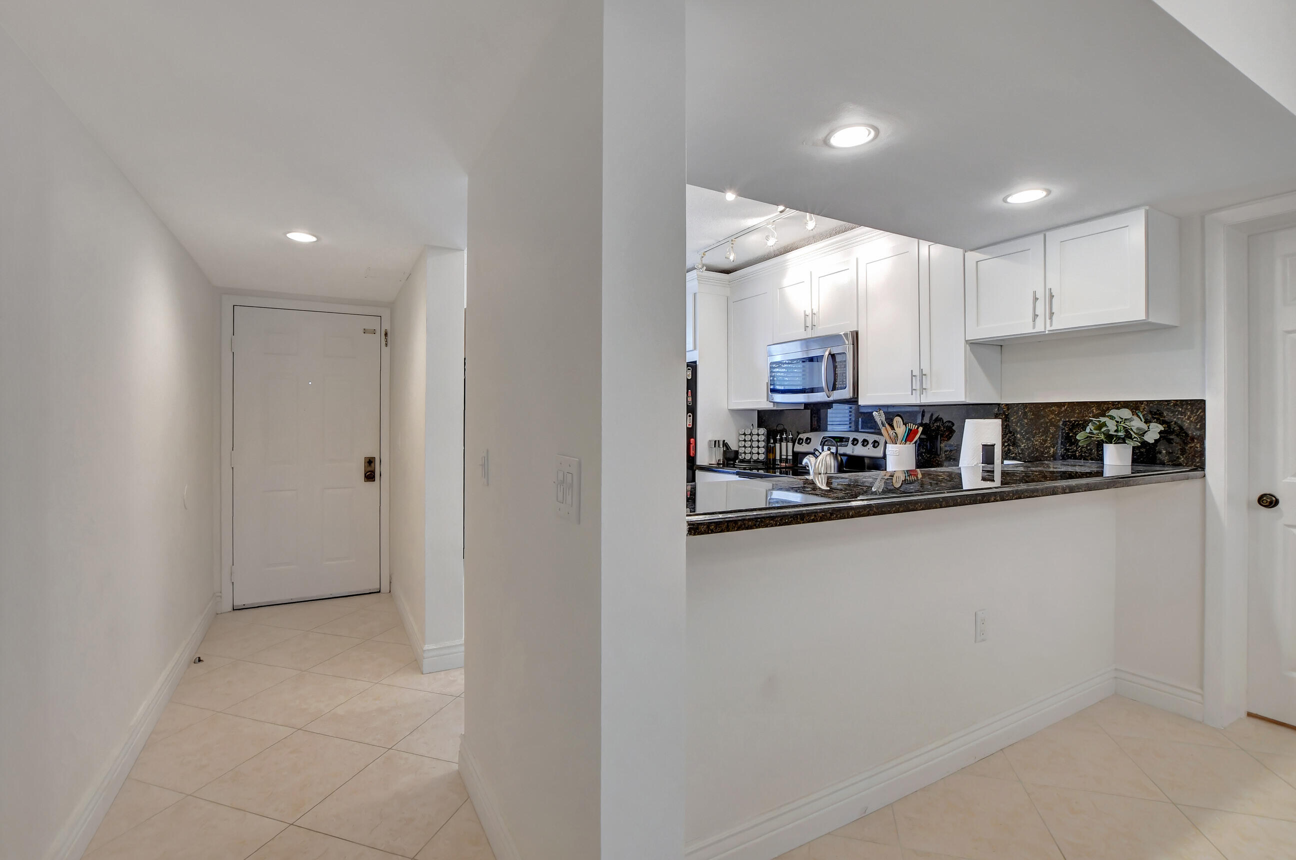 6109 Balboa Circle, Unit 104 Boca Raton, FL 33433 - Photo 10 of 37 06_dsc_0016