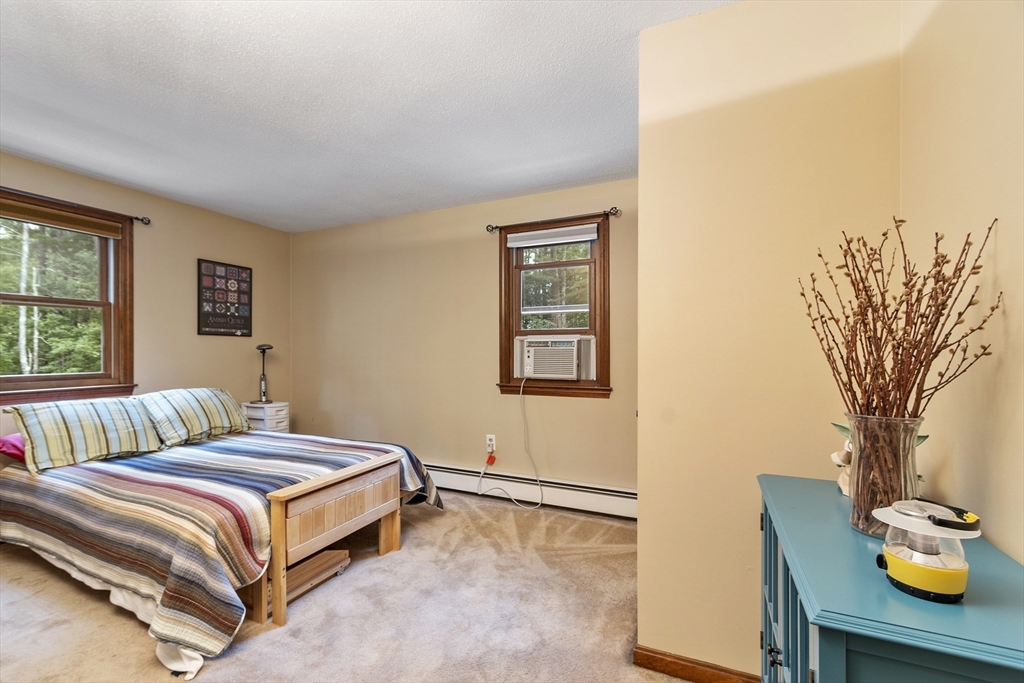 378 Pelham Road Dracut, MA 01826 - Photo 20 of 38