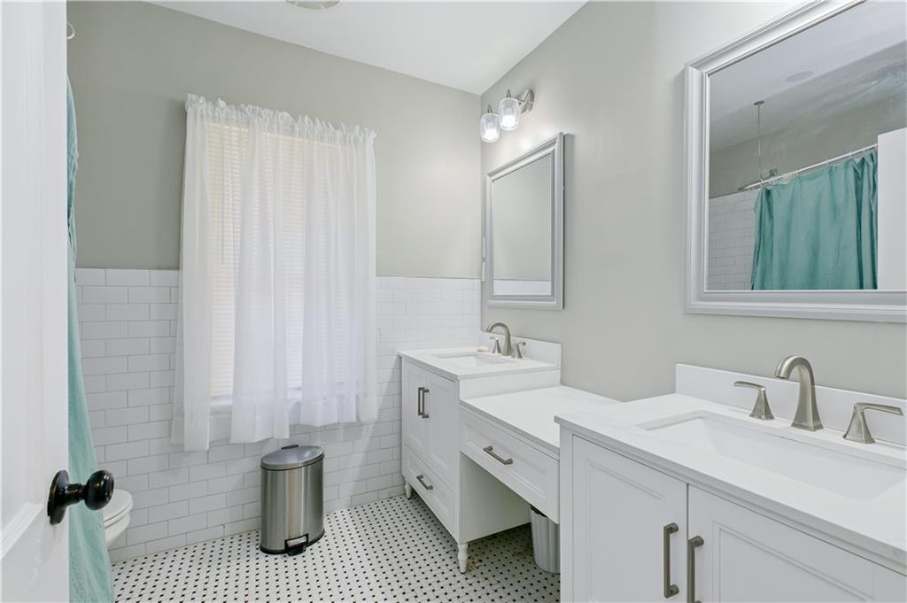 531 Crestview Terrace Gainesville, GA 30501 - Photo 17 of 54 a bathroom with a sink and a mirror