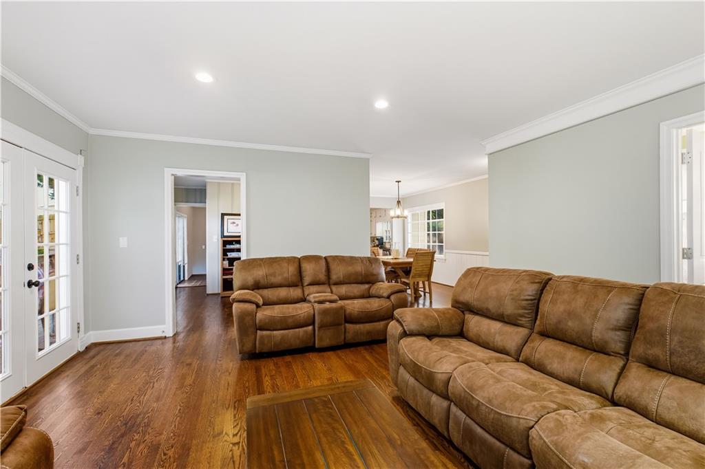 531 Crestview Terrace Gainesville, GA 30501 - Photo 25 of 54 a living room with furniture and a couch