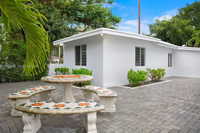 a view of outdoor space yard and patio