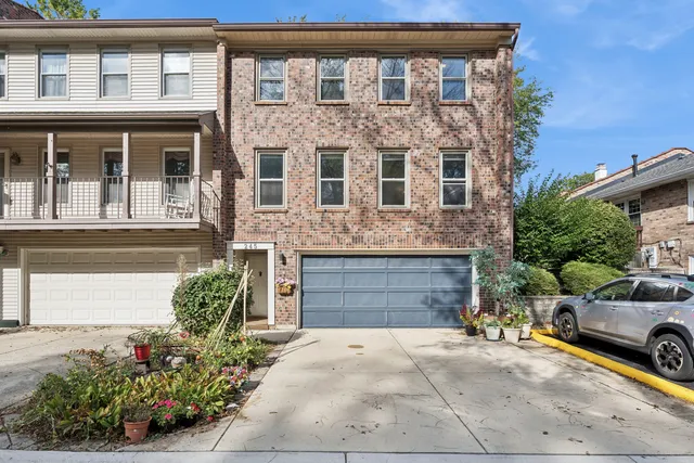 $335,000 | 245 Stone Manor Circle, Batavia, IL 60510