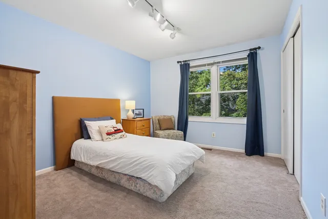 $335,000 | 245 Stone Manor Circle, Batavia, IL 60510