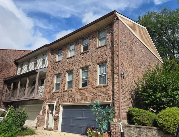 $335,000 | 245 Stone Manor Circle, Batavia, IL 60510