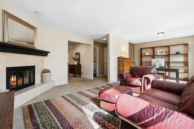 $335,000 | 245 Stone Manor Circle, Batavia, IL 60510