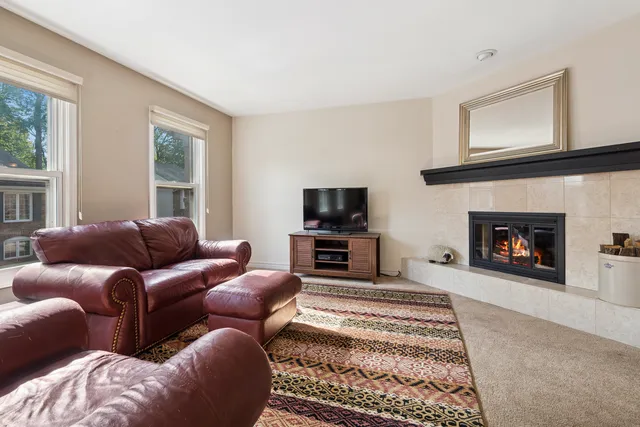 $335,000 | 245 Stone Manor Circle, Batavia, IL 60510