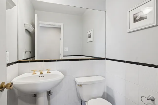 $335,000 | 245 Stone Manor Circle, Batavia, IL 60510