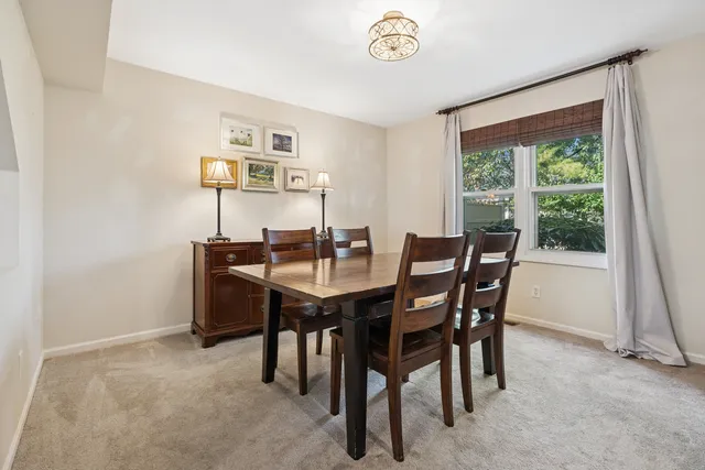 $335,000 | 245 Stone Manor Circle, Batavia, IL 60510