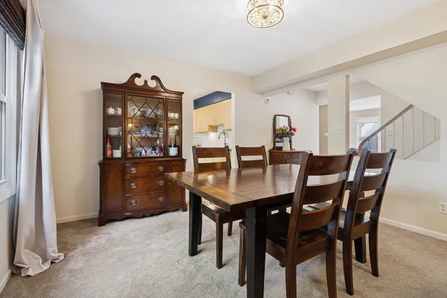 $335,000 | 245 Stone Manor Circle, Batavia, IL 60510