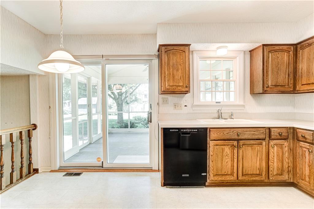 8702 Fox Ridge Lane Indianapolis, IN 46256 - Photo 13 of 34 Gallery Image 13