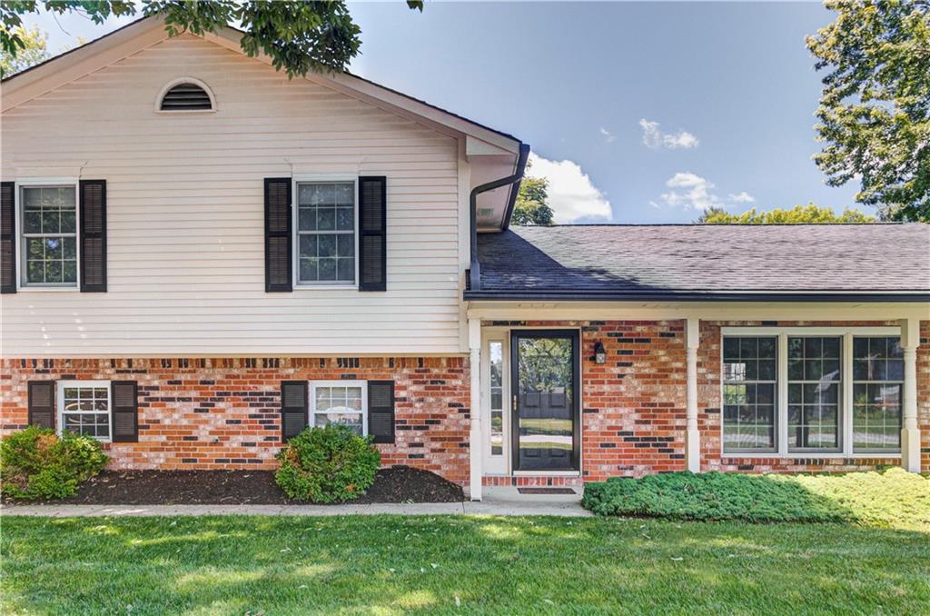 8702 Fox Ridge Lane Indianapolis, IN 46256 - Photo 3 of 34 Gallery Image 3