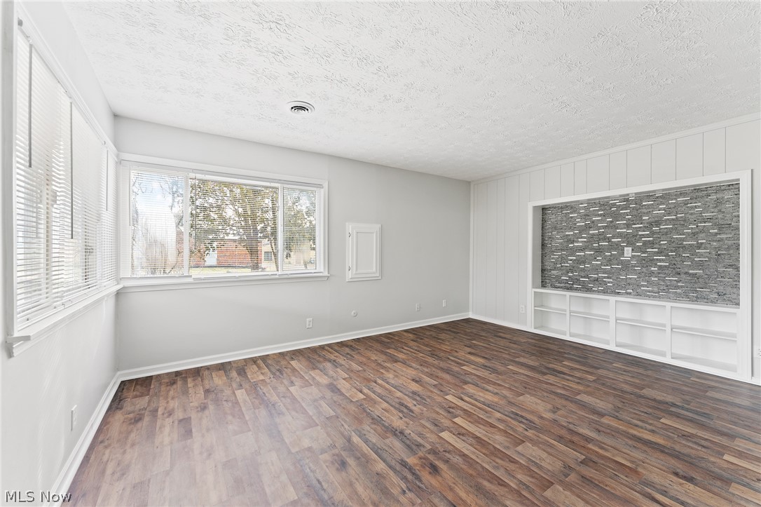1706 Keefer Road Girard, OH 44420 - Photo 3 of 23 Gallery Image 3