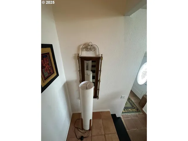 a view of entryway with kitchen