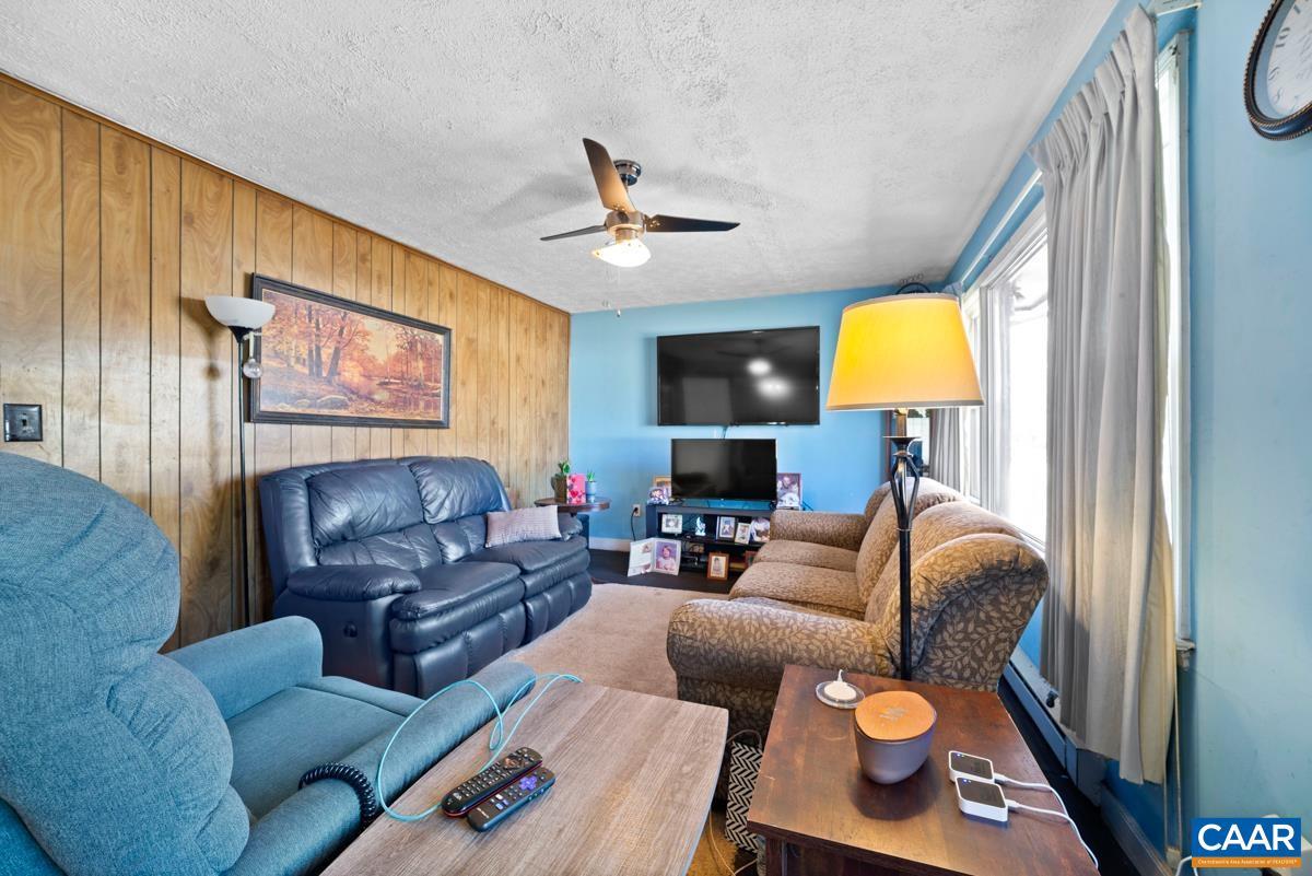 838 Matthew Mill Road Ruckersville, VA 22968 - Photo 2 of 12 a living room with furniture and a lamp