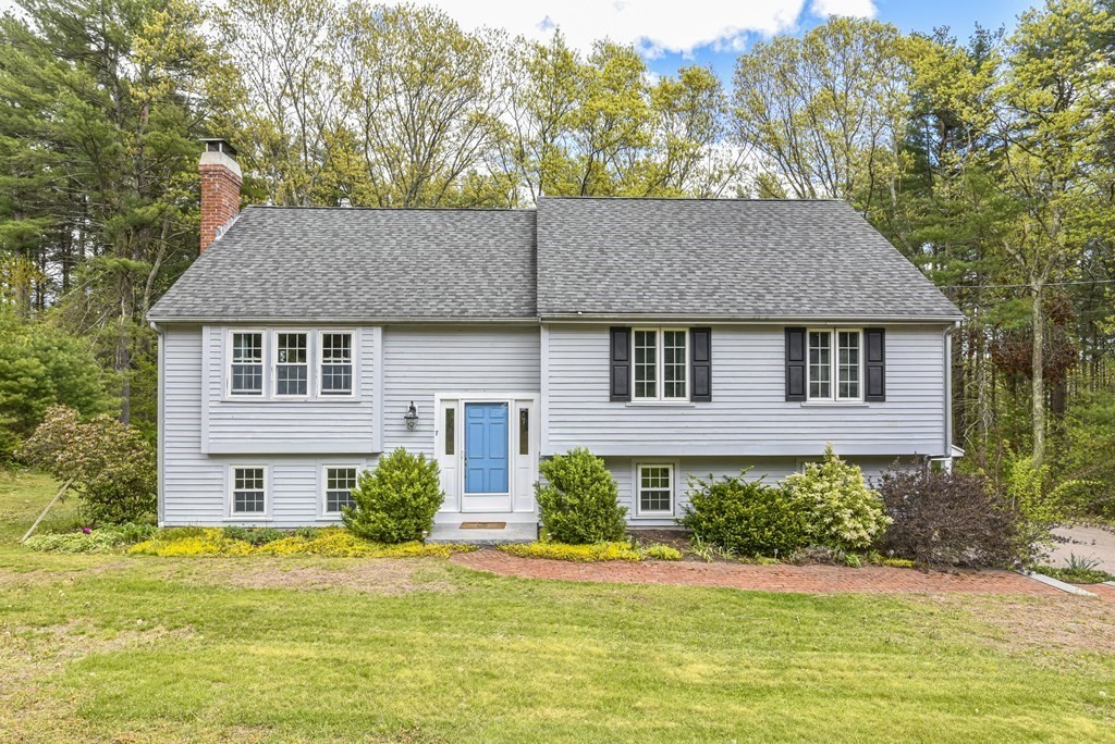 7 Ridgefield Road Norfolk, MA 02056 - Photo 1 of 28 Gallery Image 1