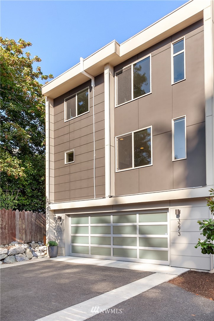 3273 37th Avenue Southwest Seattle, WA 98126 - Photo 3 of 22 Gallery Image 3