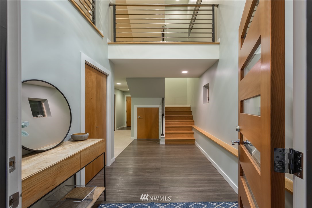 3273 37th Avenue Southwest Seattle, WA 98126 - Photo 4 of 22 Gallery Image 4