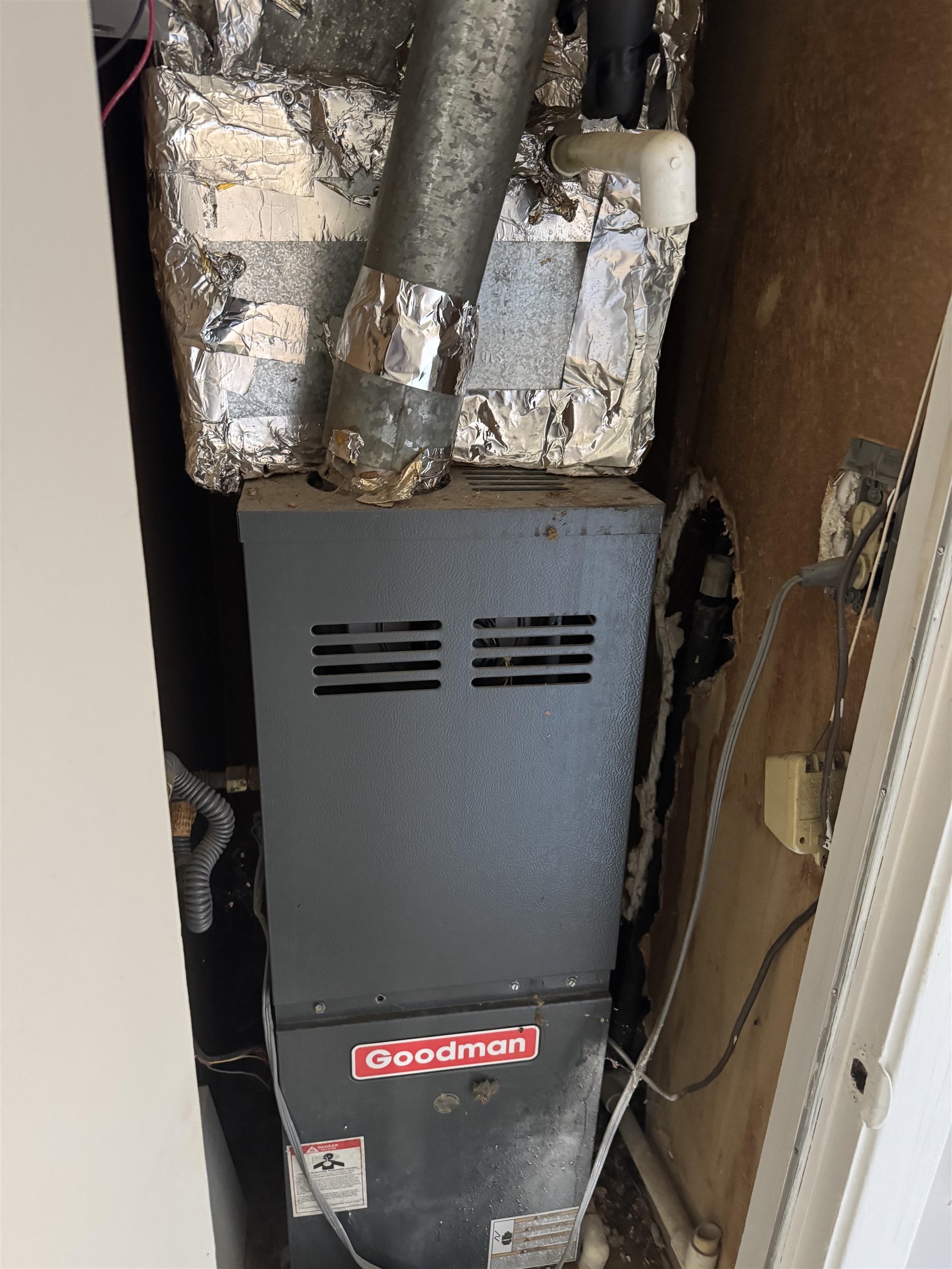 676 Nonconnah Road Memphis, TN 38109 - Photo 20 of 20 Utilities featuring heating unit