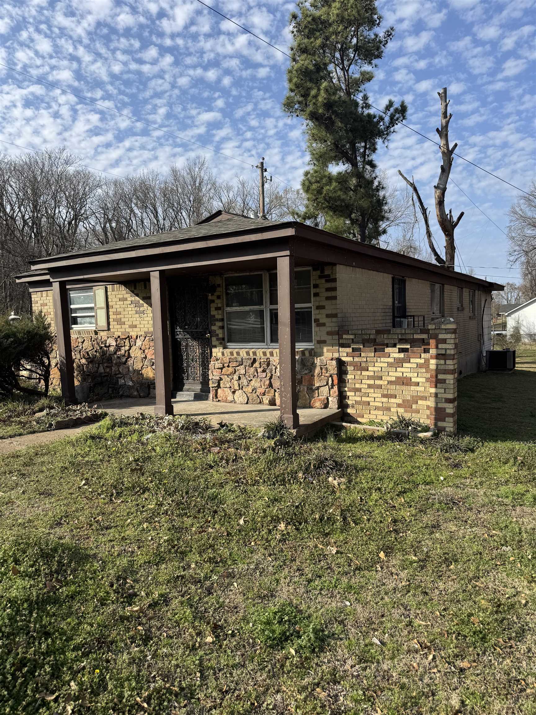 676 Nonconnah Road Memphis, TN 38109 - Photo 3 of 20 View of front of home with a front lawn, brick siding, and a porch