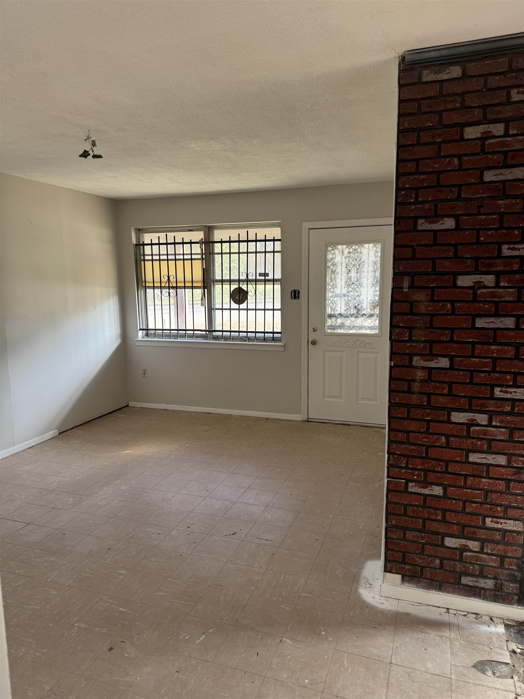 676 Nonconnah Road Memphis, TN 38109 - Photo 9 of 20 Entrance foyer with plenty of natural light and light floors