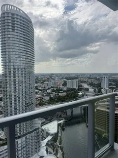$325,000 | 185 Southwest 7th Street, Unit 3900, Miami, FL 33130