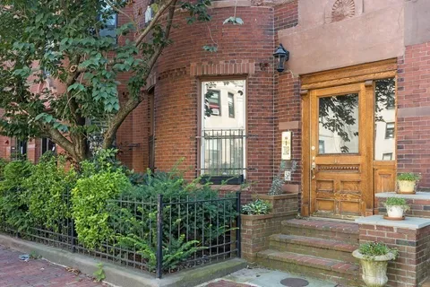 $875,000 | 11 Albemarle Street, Unit 3, Boston, MA 02115