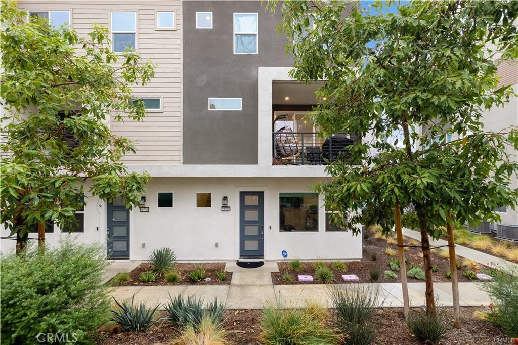 26799 Keystone Loop Valencia, CA 91381 - Photo 3 of 71