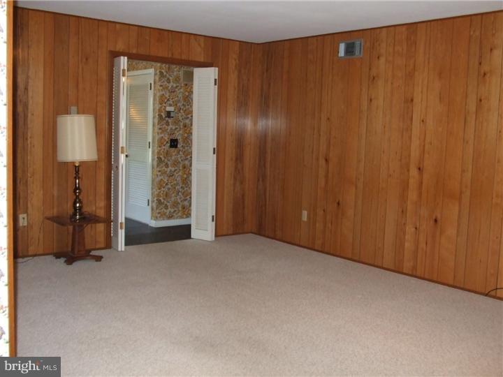 5516 Chapmans Road Allentown, PA 18104 - Photo 11 of 19 Gallery Image 11