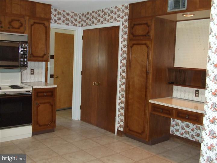 5516 Chapmans Road Allentown, PA 18104 - Photo 10 of 19 Gallery Image 10