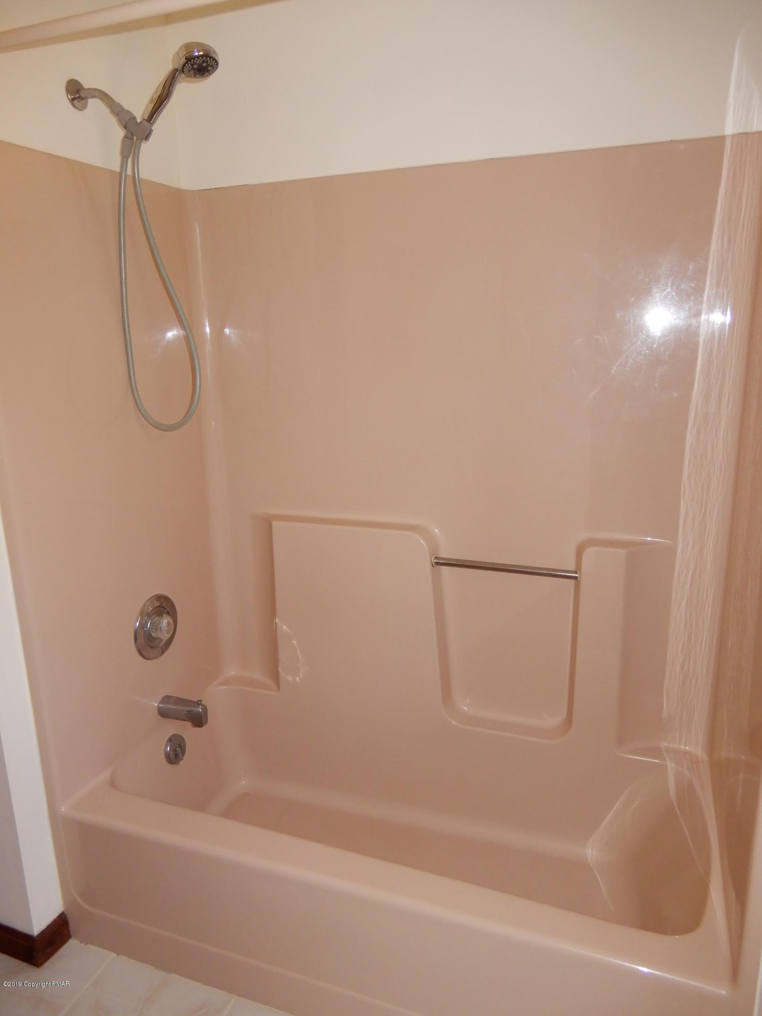 1712 Vineyard Road Stroudsburg, PA 18360 - Photo 18 of 38 a bathroom with a shower and a bath tub
