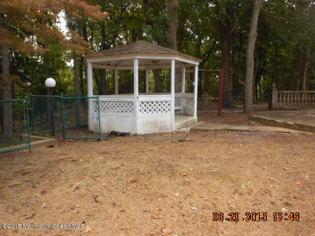 296 Pleasant Valley Road Morganville, NJ 07751 - Photo 8 of 32 DSCN1382