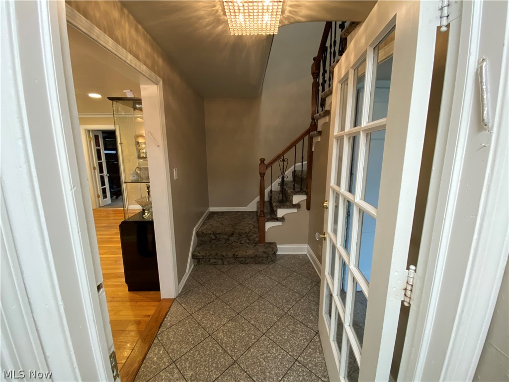 3577 Shannon Road Cleveland Heights, OH 44118 - Photo 5 of 32