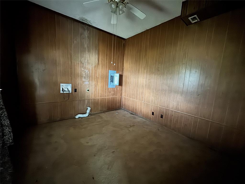 3909 Smothers Road Caney City, TX 75148 - Photo 15 of 35 an empty room with a ceiling fan and window