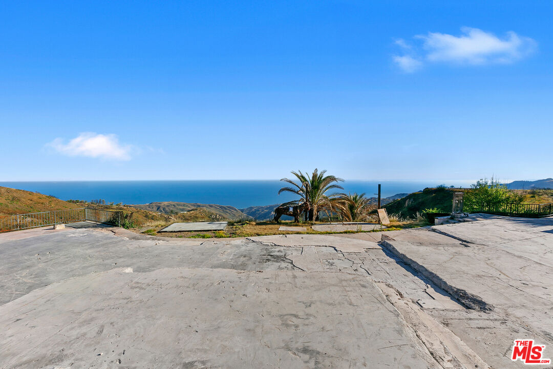 23010 Saddle Peak Road Topanga, CA 90290 - Photo 10 of 51 a view of beach and ocean view