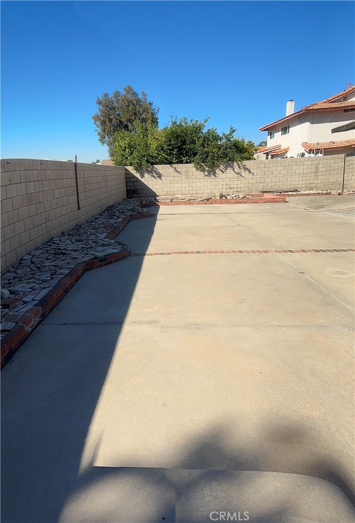 1029-1029 West Madrona Street Rialto, CA 92376 - Photo 9 of 19 a view of a yard