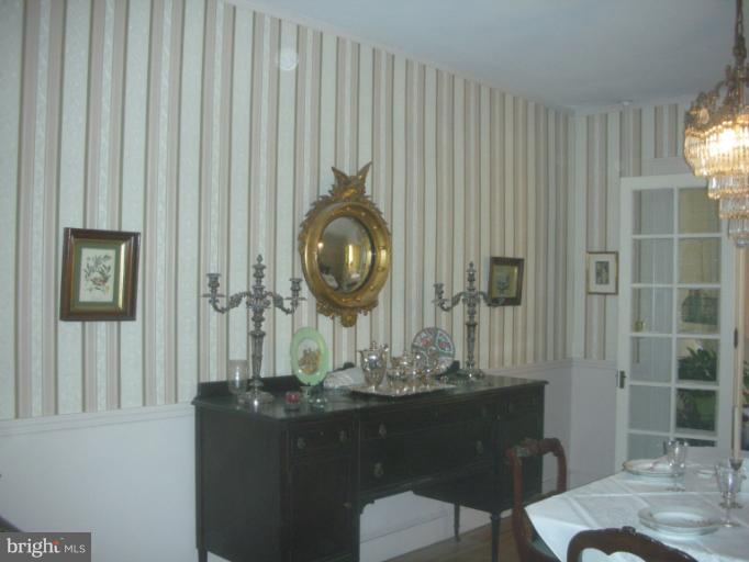 3903 Canterbury Road Baltimore, MD 21218 - Photo 12 of 27 a living room with furniture and a mirror