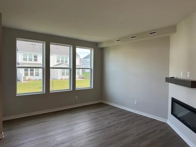 $2,499 | 14964 Avondale View, Rosemount, MN 55068