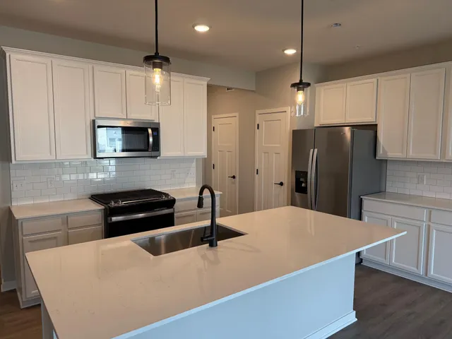 $2,499 | 14964 Avondale View, Rosemount, MN 55068