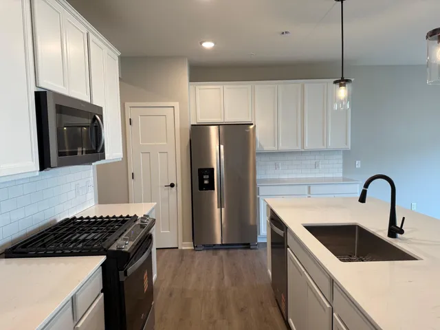 $2,499 | 14964 Avondale View, Rosemount, MN 55068