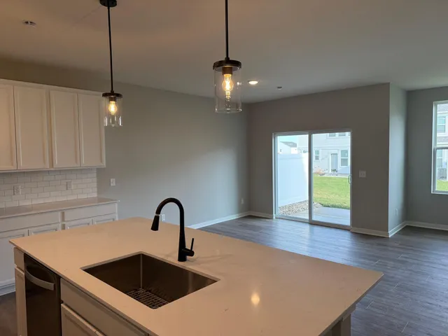 $2,499 | 14964 Avondale View, Rosemount, MN 55068